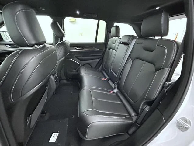 New 2026 Bright White Clear-Coat Exterior Paint Jeep Limited image 19