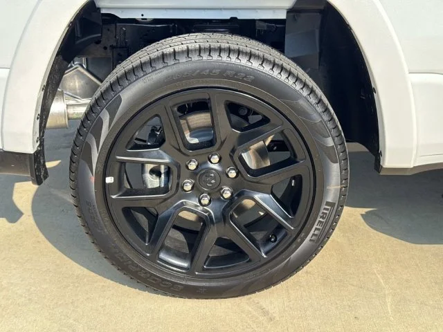 New 2026 Ivory White Tri-Coat Pearl-Coat Exterior Paint RAM Laramie image 23