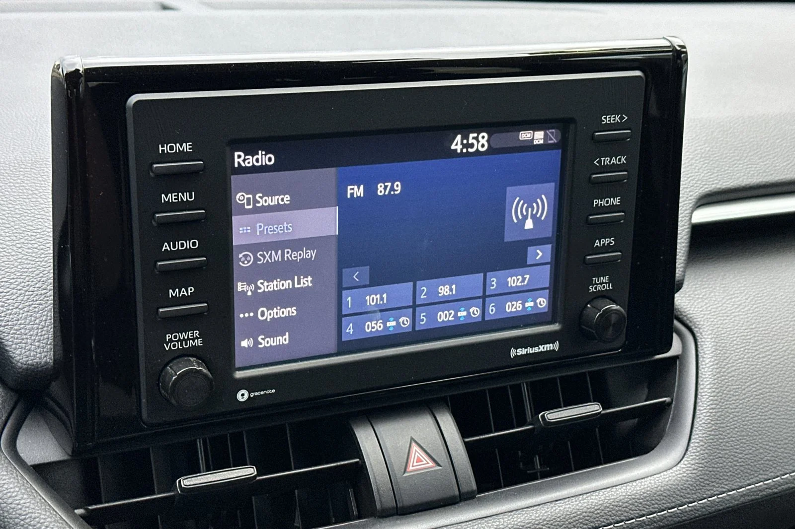 Used 2021  Toyota Hybrid XLE image 18