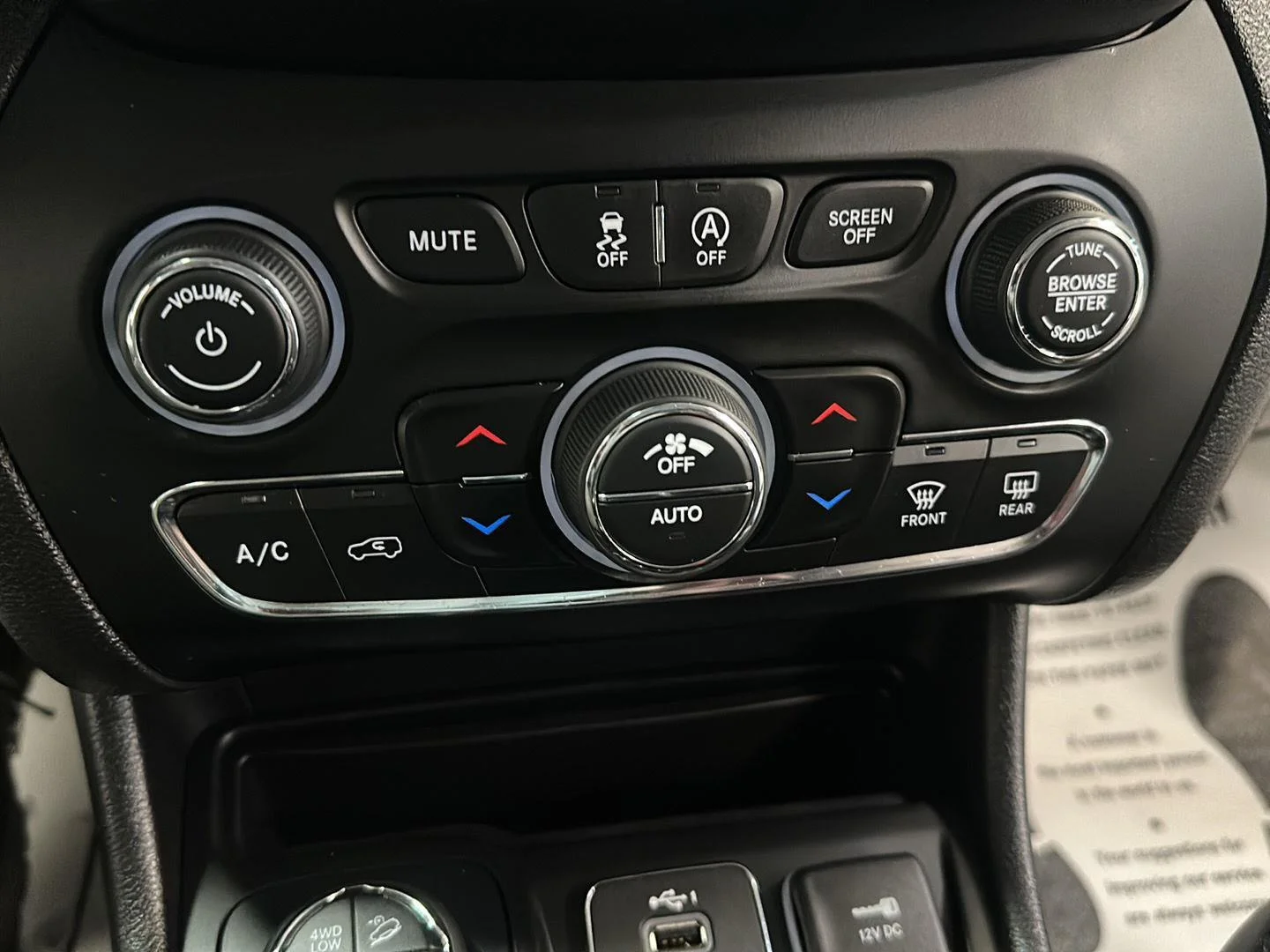 Used 2020 Bright White Clearcoat Jeep Trailhawk image 23