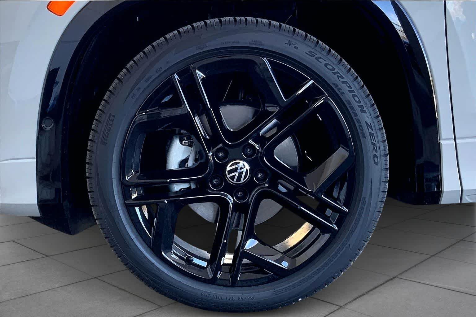 New 2026 Sandstone Volkswagen SE R-Line Black image 11
