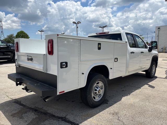 New 2025 Summit White Chevrolet WT image 3