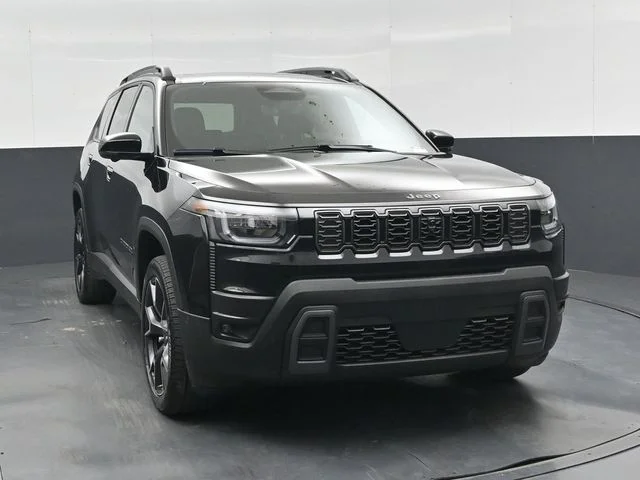 New 2026 Diamond Black Crystal Pearl-Coat Exterior Paint Jeep Overland image 12