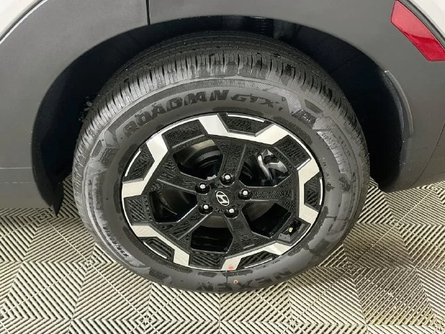 New 2027 Silver Hyundai SE image 19