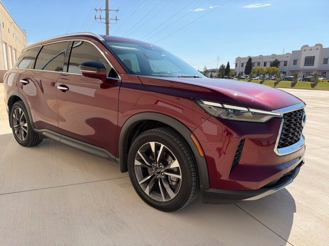 Used 2022 Red INFINITI LUXE image 3