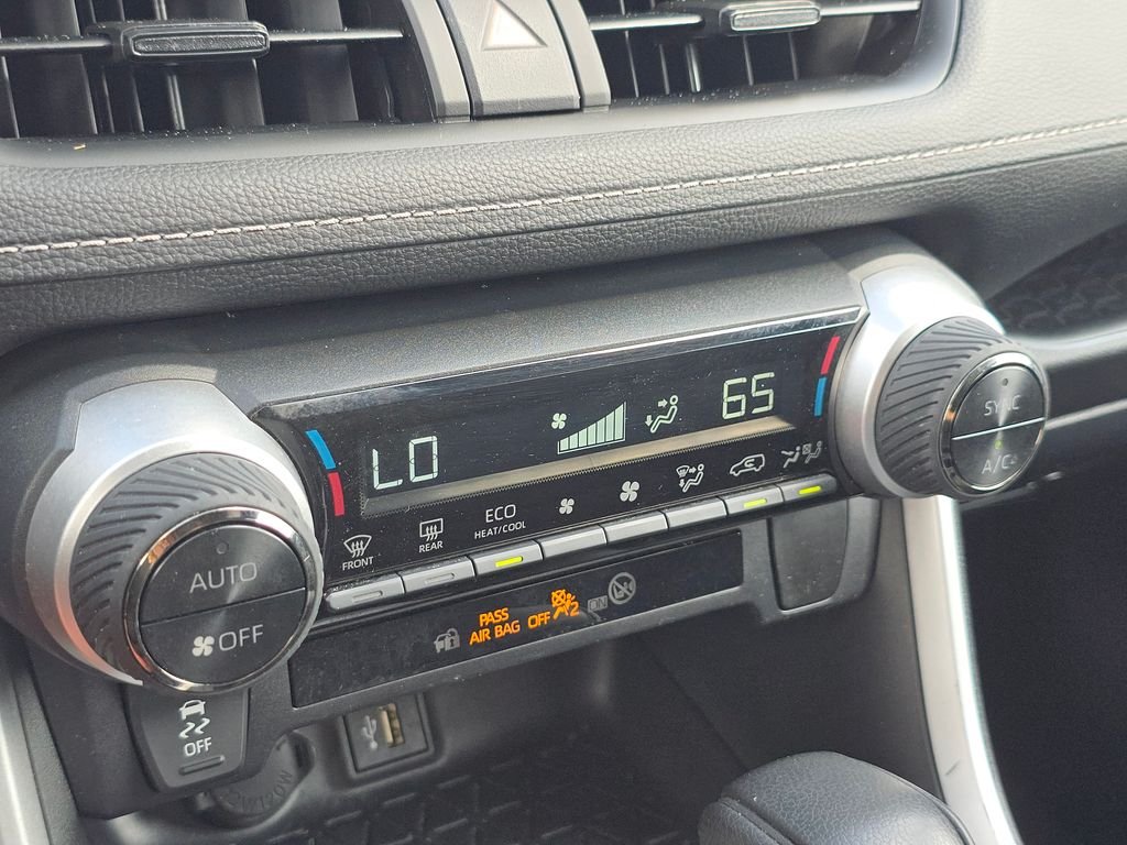 Used 2025 White Toyota XLE image 33