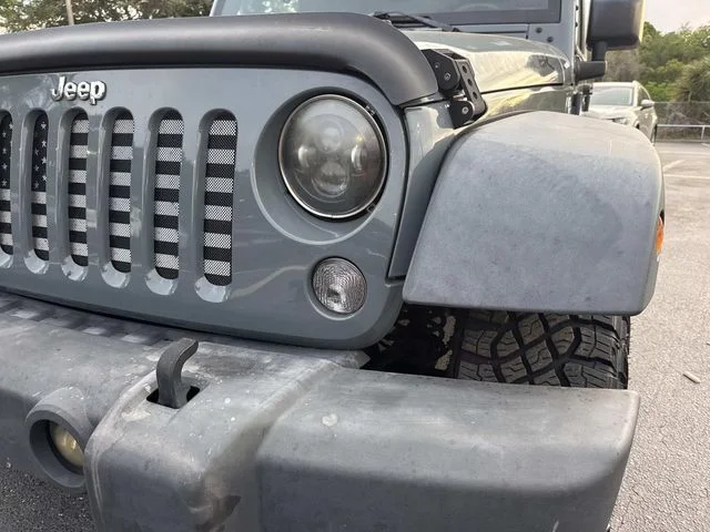 Used 2015 Gray Jeep Unlimited Sport image 10
