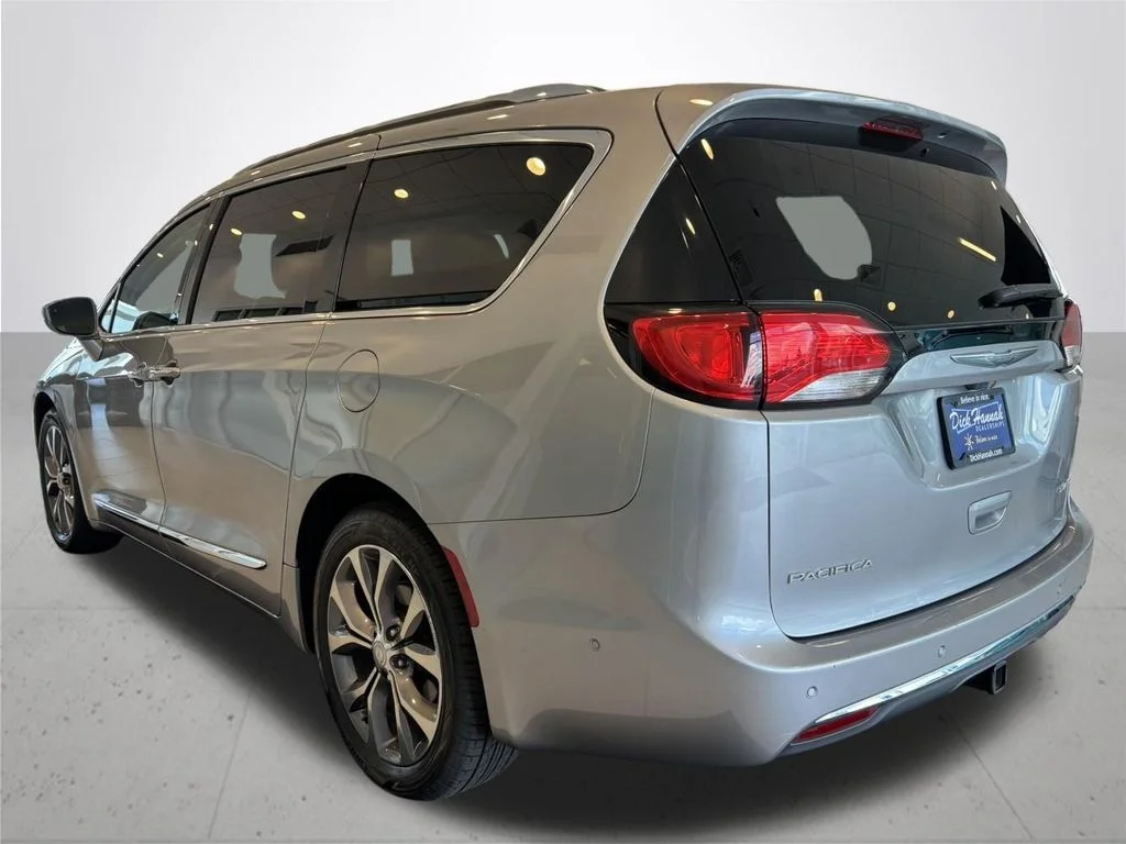 Used 2017 Silver Chrysler Limited image 10