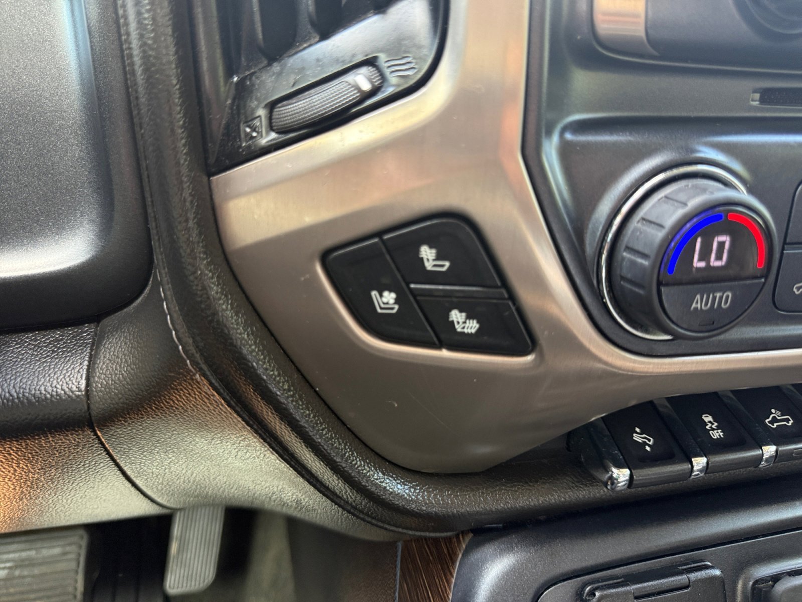 Used 2019 WHITE FROST TRICOAT GMC Denali image 26