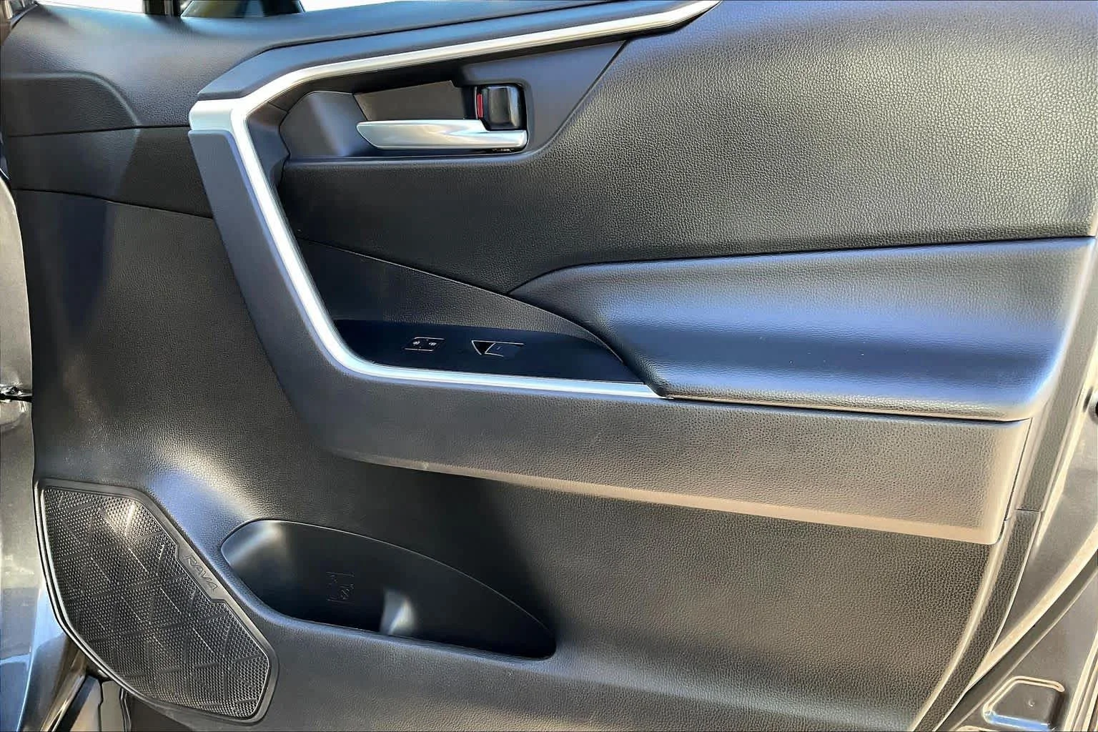 Used 2025 Magnetic Gray Metallic Toyota XLE Premium image 23