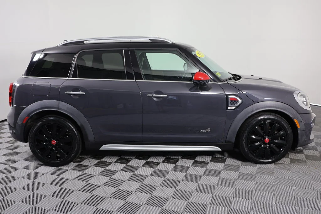 Used 2017 Thunder Gray Metallic MINI  image 9