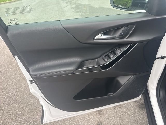 Used 2025 White Chevrolet LT image 14