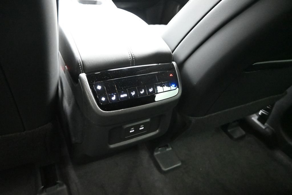 New 2027 2T RAD WHT INFINITI Autograph AWD image 17
