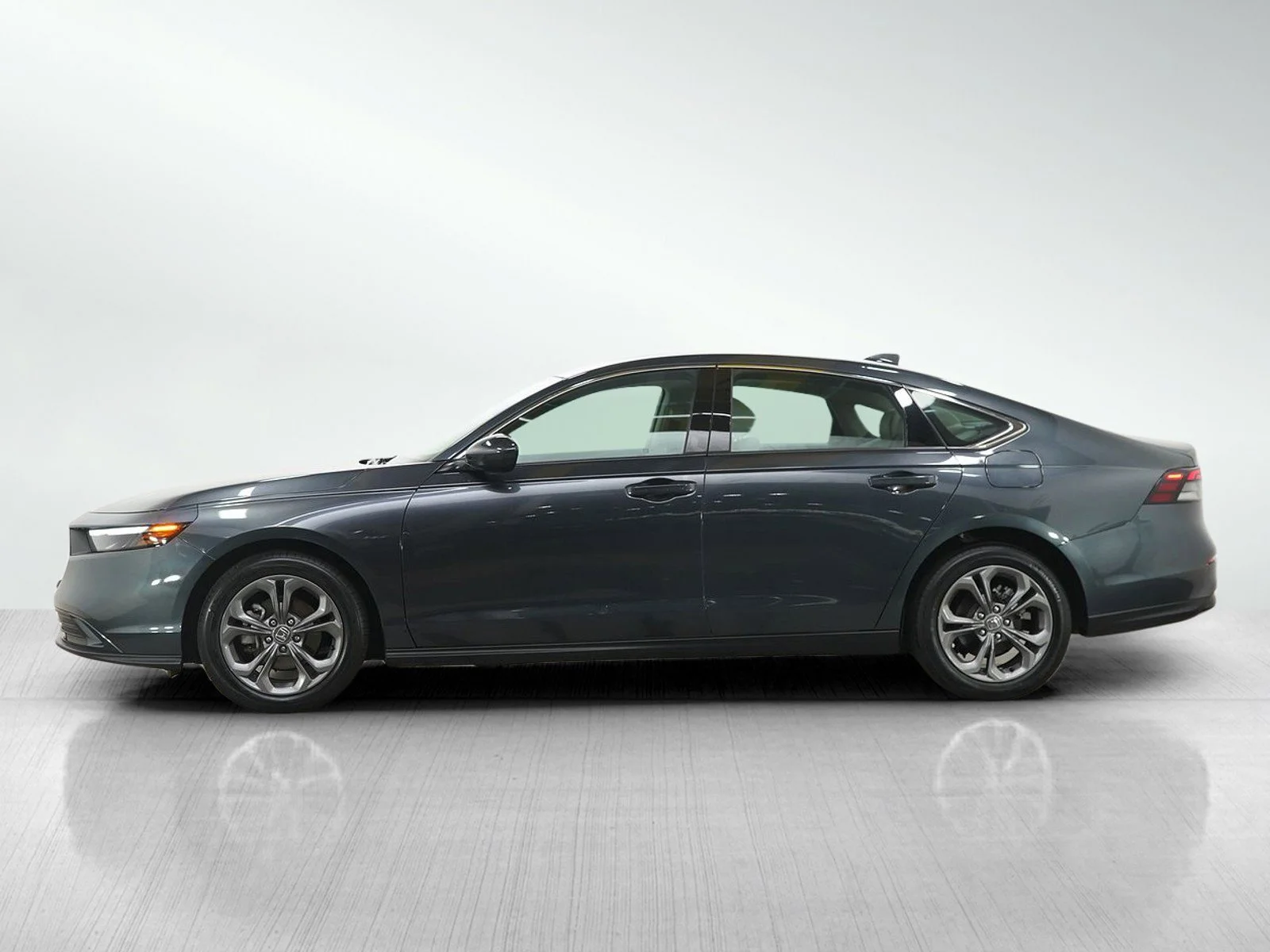 Used 2024 Honda Accord EX with VIN 1HGCY1F35RA033579 for sale in Burnsville, Minnesota