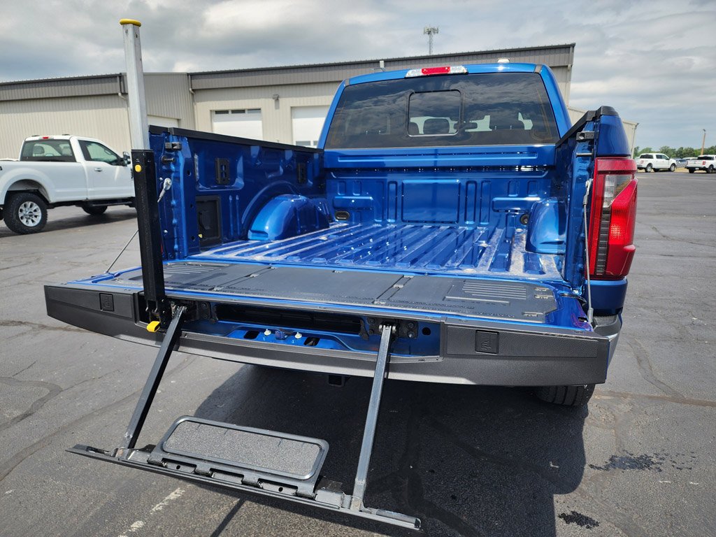 Used 2024 Atlas Blue Metallic Ford XLT image 6
