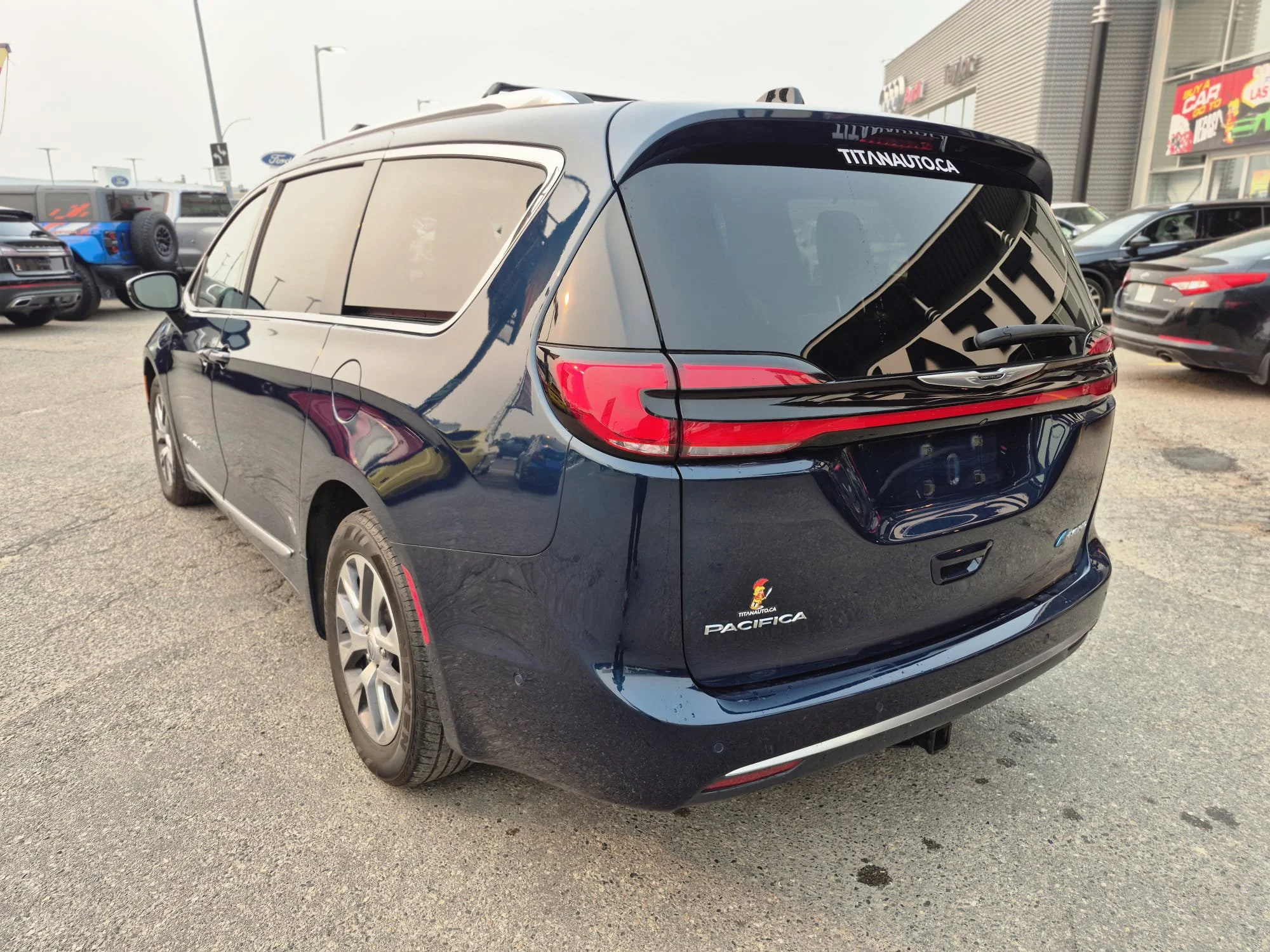 Certified Used 2023 Fathom Blue Pearl Chrysler Pinnacle*7 Pass | Cooled Leather | Rear Seat TVs | Nav | 360 Cam | Pano Roof | Htd Wheel | CarPlay image 13