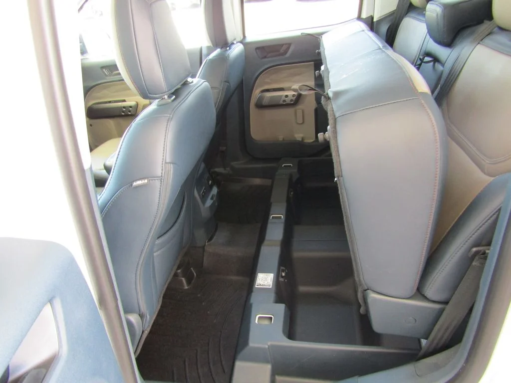 Used 2025 White Ford Lariat image 37