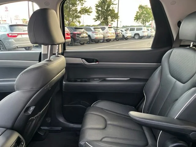 Used 2025 White Hyundai SEL image 16