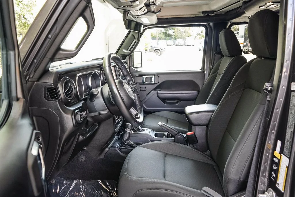Used 2022 Gray Jeep Altitude image 16