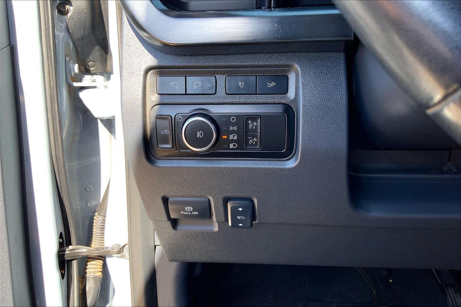 Used 2024 Glacier Gray Metallic TriCoat Ford LARIAT image 36