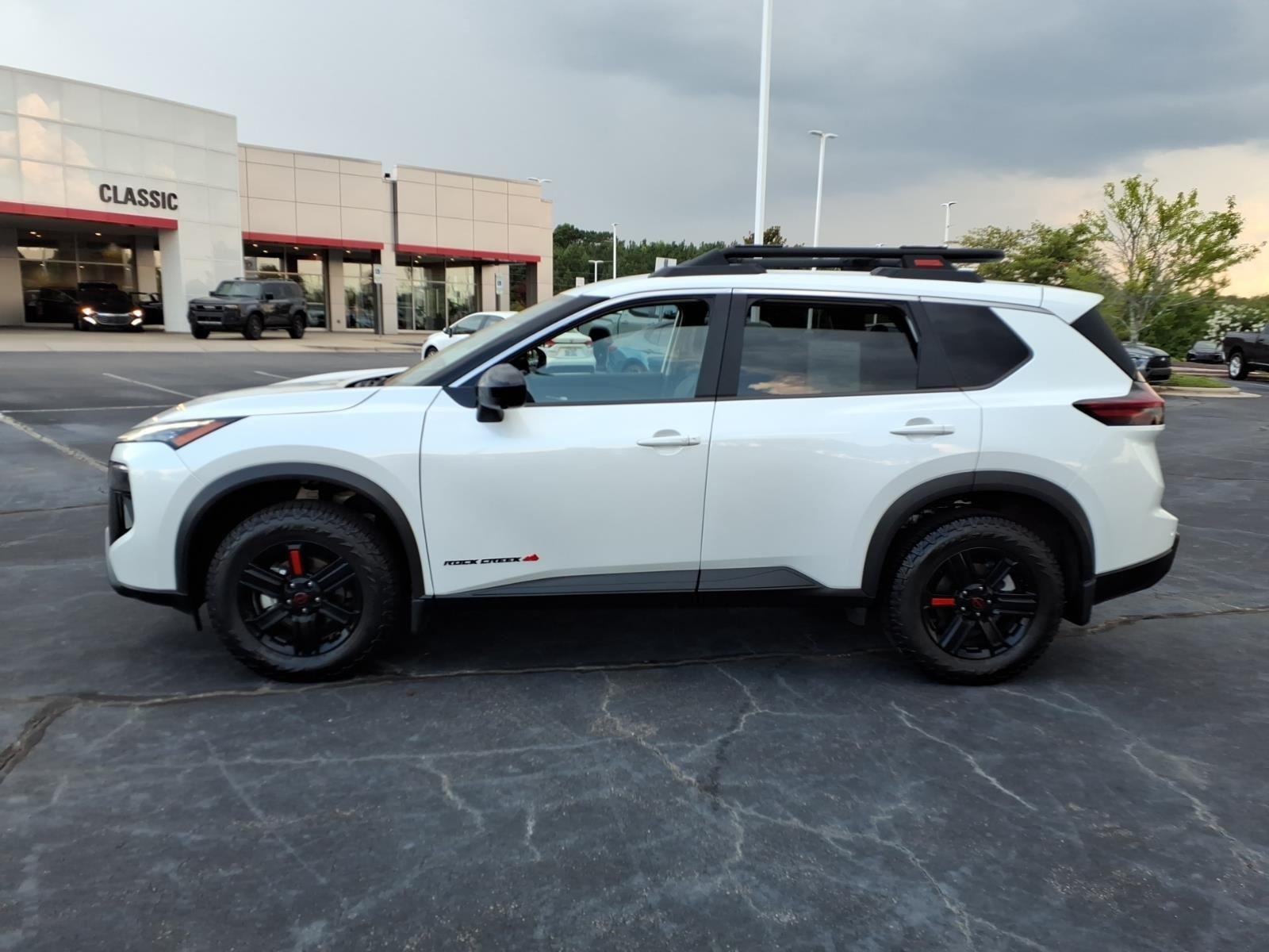 Used 2025 Everest White Pearl Nissan Rock Creek image 3