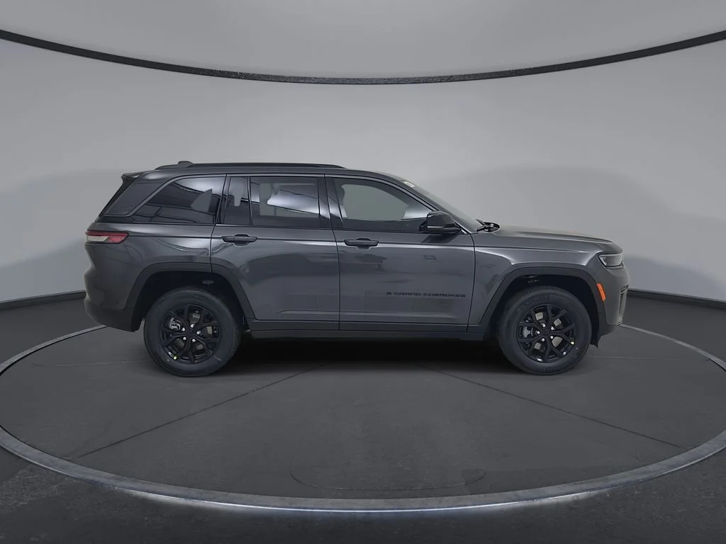 New 2026 Baltic Gray Metallic Clear-Coat Exterior Paint Jeep Altitude image 17