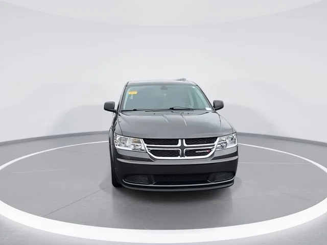 Used 2018 Gray Dodge SE image 3