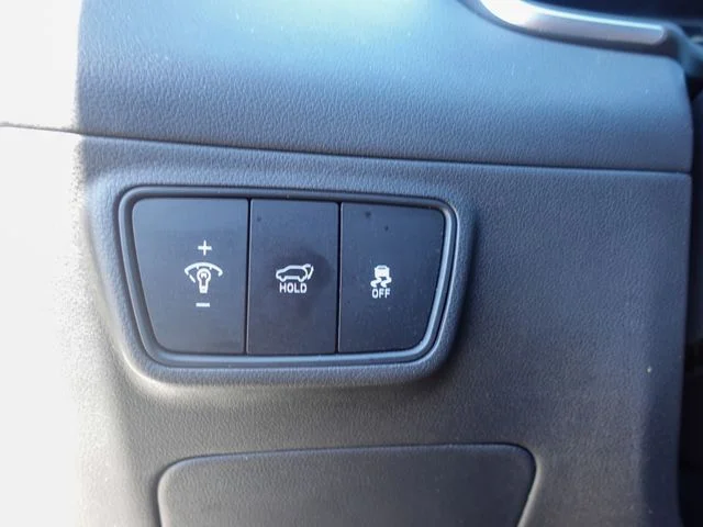 Used 2024 White Hyundai SEL image 16