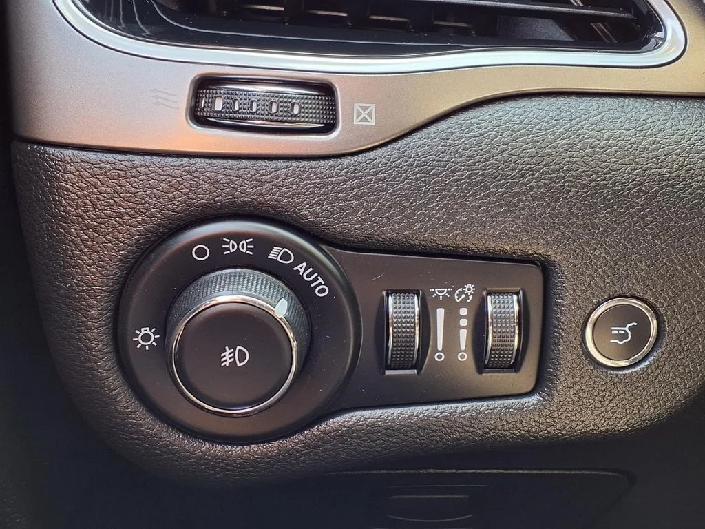 Used 2019 Red Jeep Limited image 17