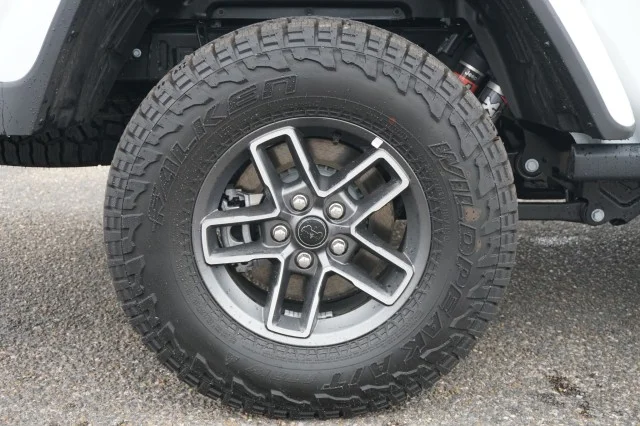 Used 2025 WHITE Jeep Mojave image 7