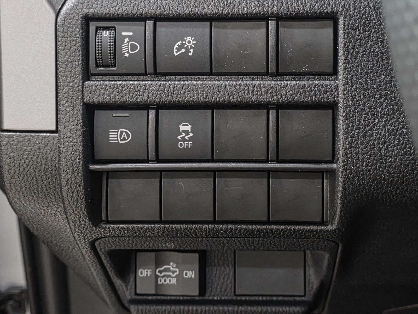 2026 Toyota Tacoma SR5 - Photo 24