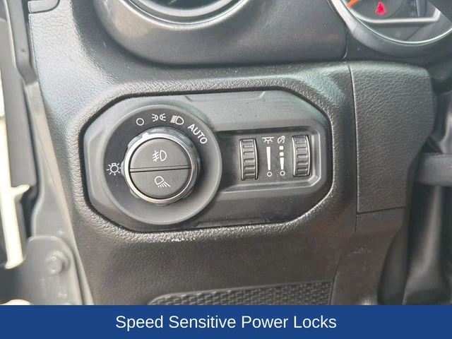 Used 2022 Gray Jeep Altitude image 15