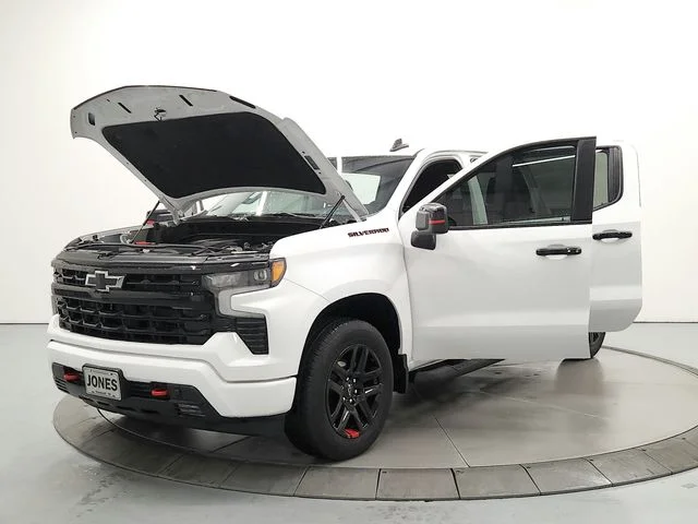 Used 2025 White Chevrolet RST image 11