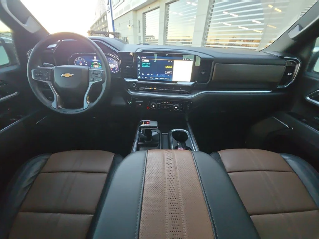 Used 2025 Beige Chevrolet High Country image 27