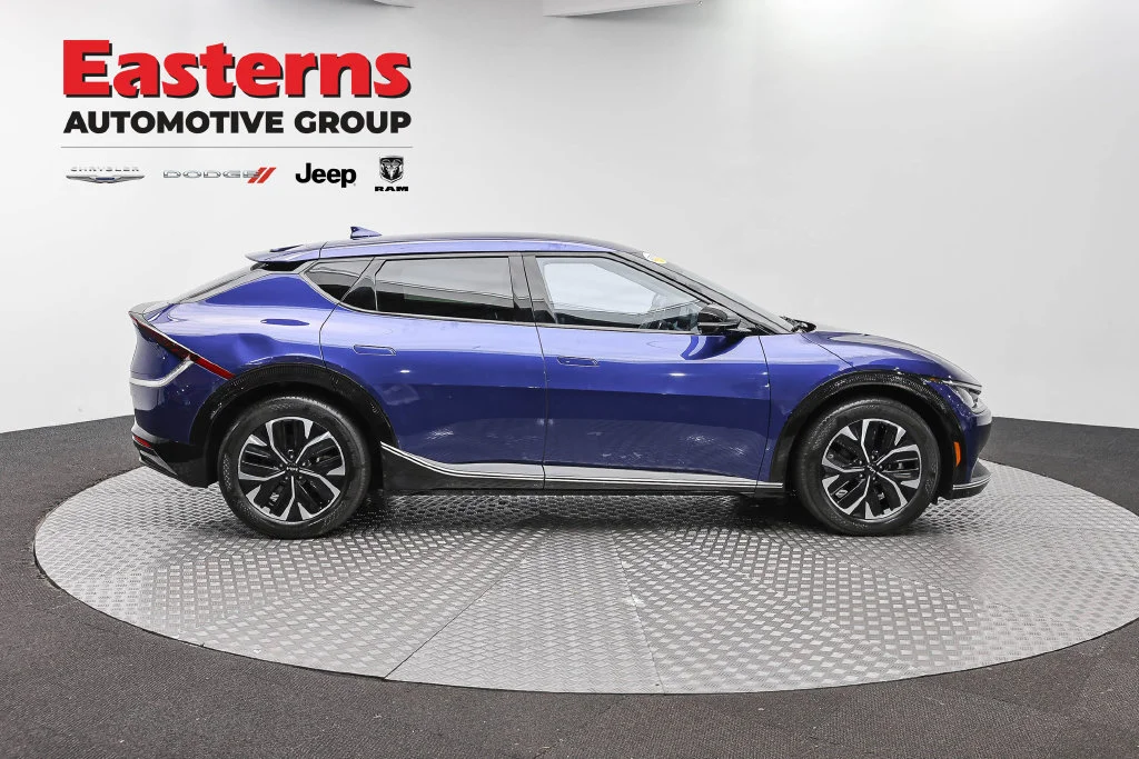 Used 2023 Blue Kia Wind image 4