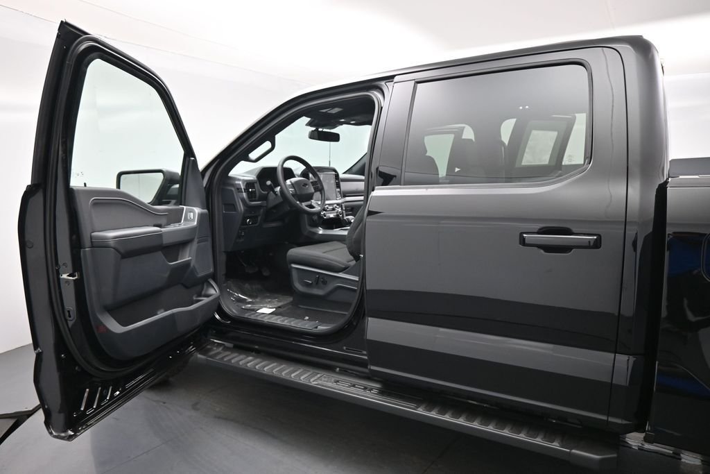 New 2026 Agate Black Metallic Ford XLT image 8