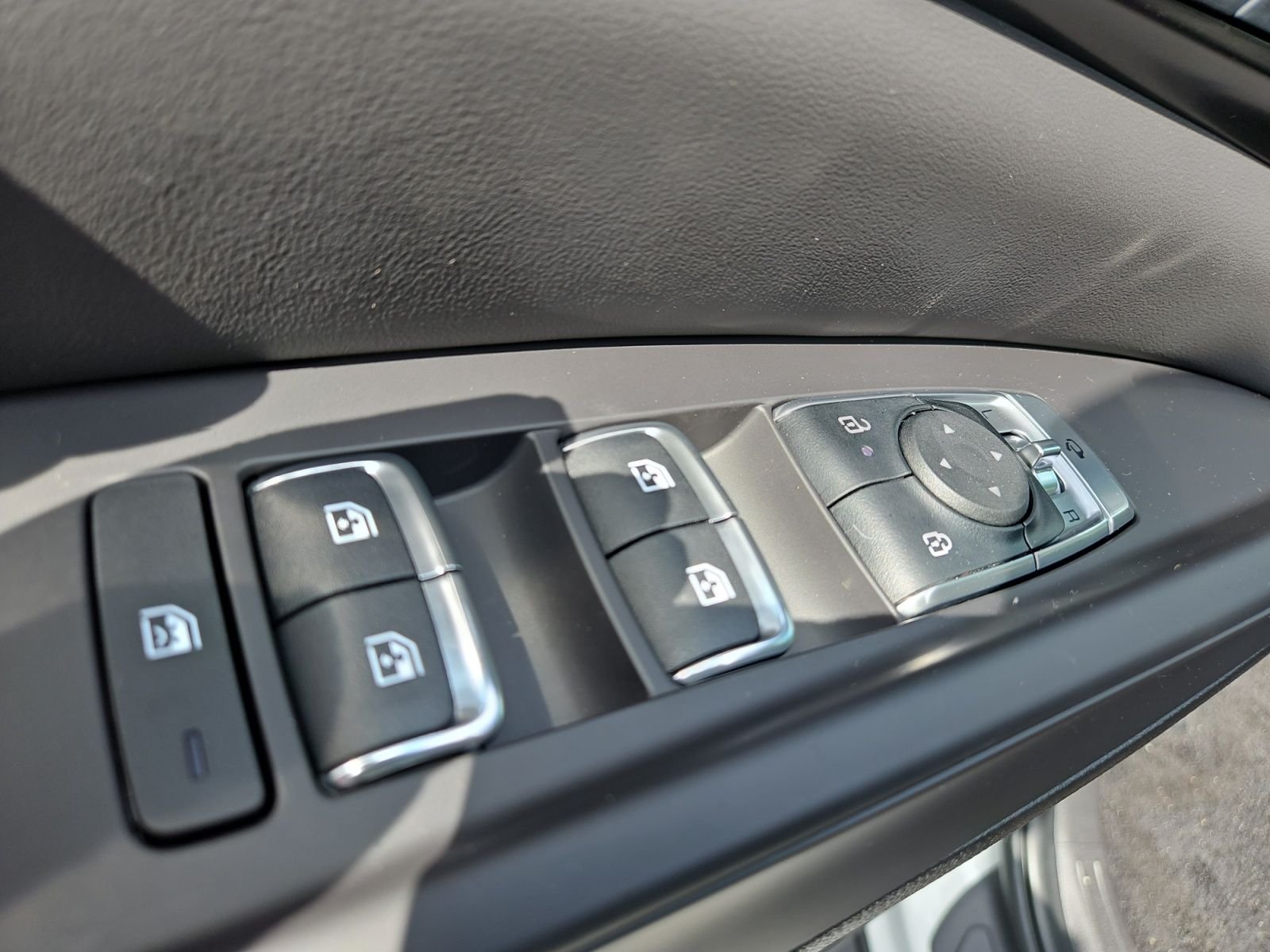 New 2026 Snow White Pearl Kia SX image 22