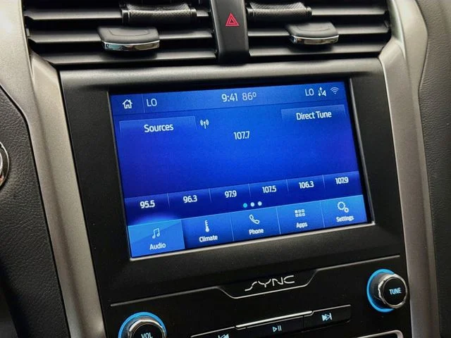 Used 2020 Blue Ford SE image 14