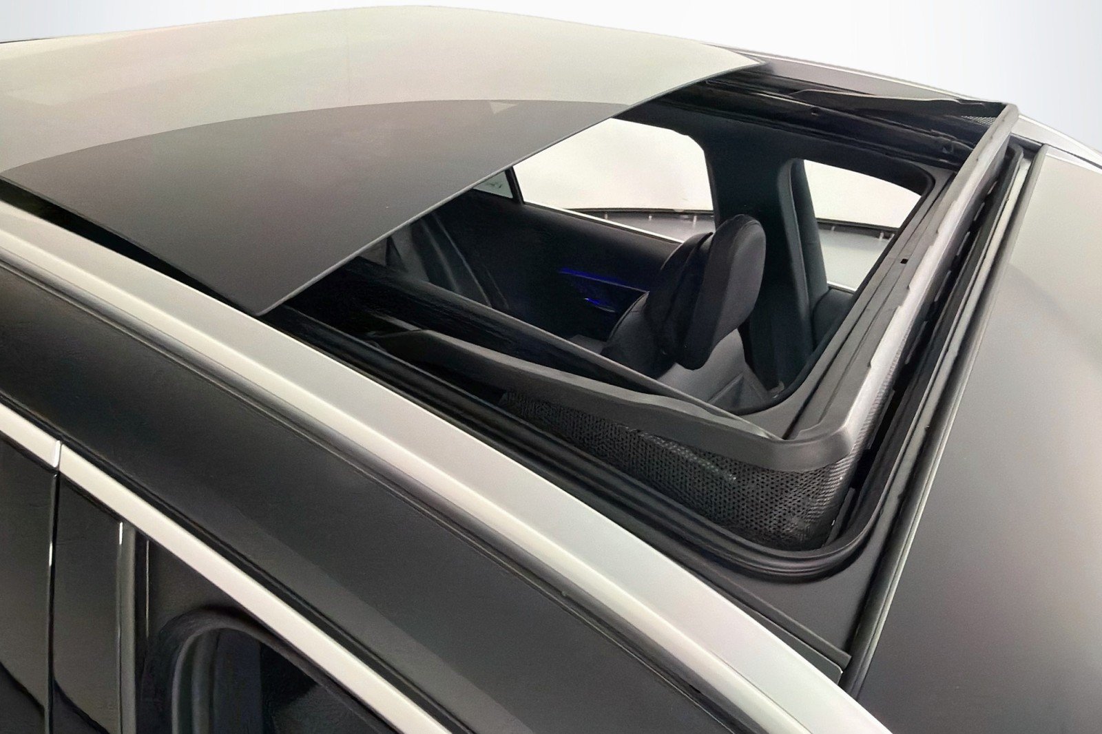 New 2027 Graphite Grey Metallic Mercedes-Benz GLC 300 SUV image 21