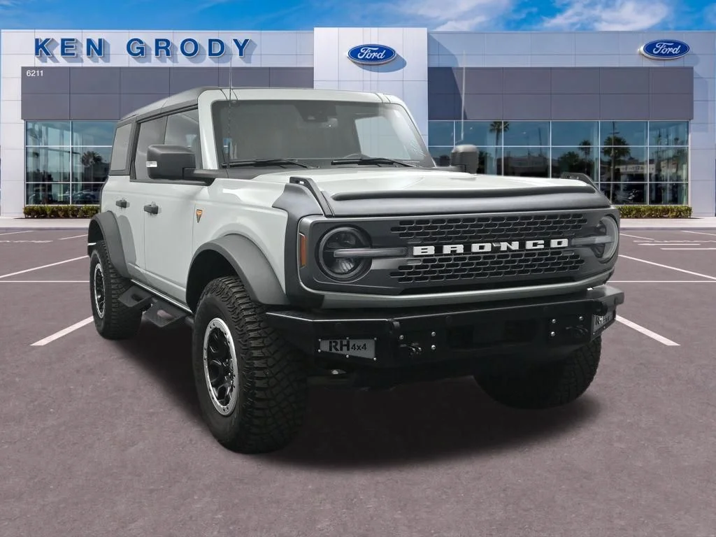 Used 2023 Gray Ford Badlands image 18
