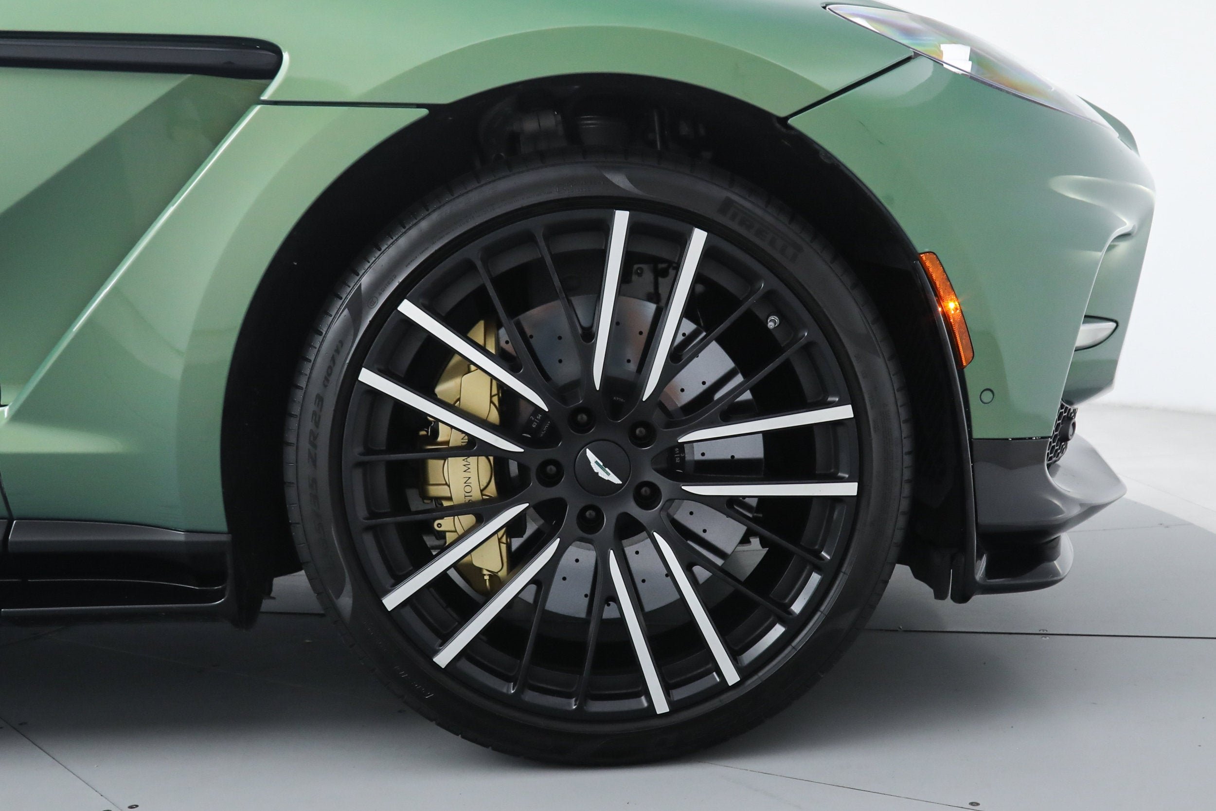 Used 2023 Green Aston Martin 707 image 38