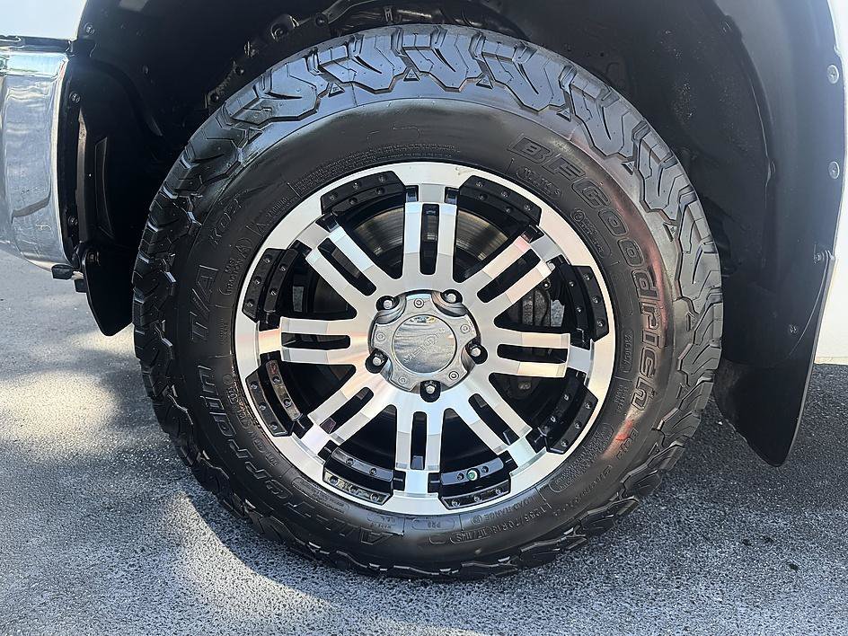 Used 2014 Super White Toyota SR5 image 8