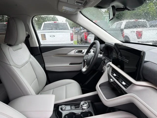 New 2026 Carbonized Gray Metallic Ford Active image 32