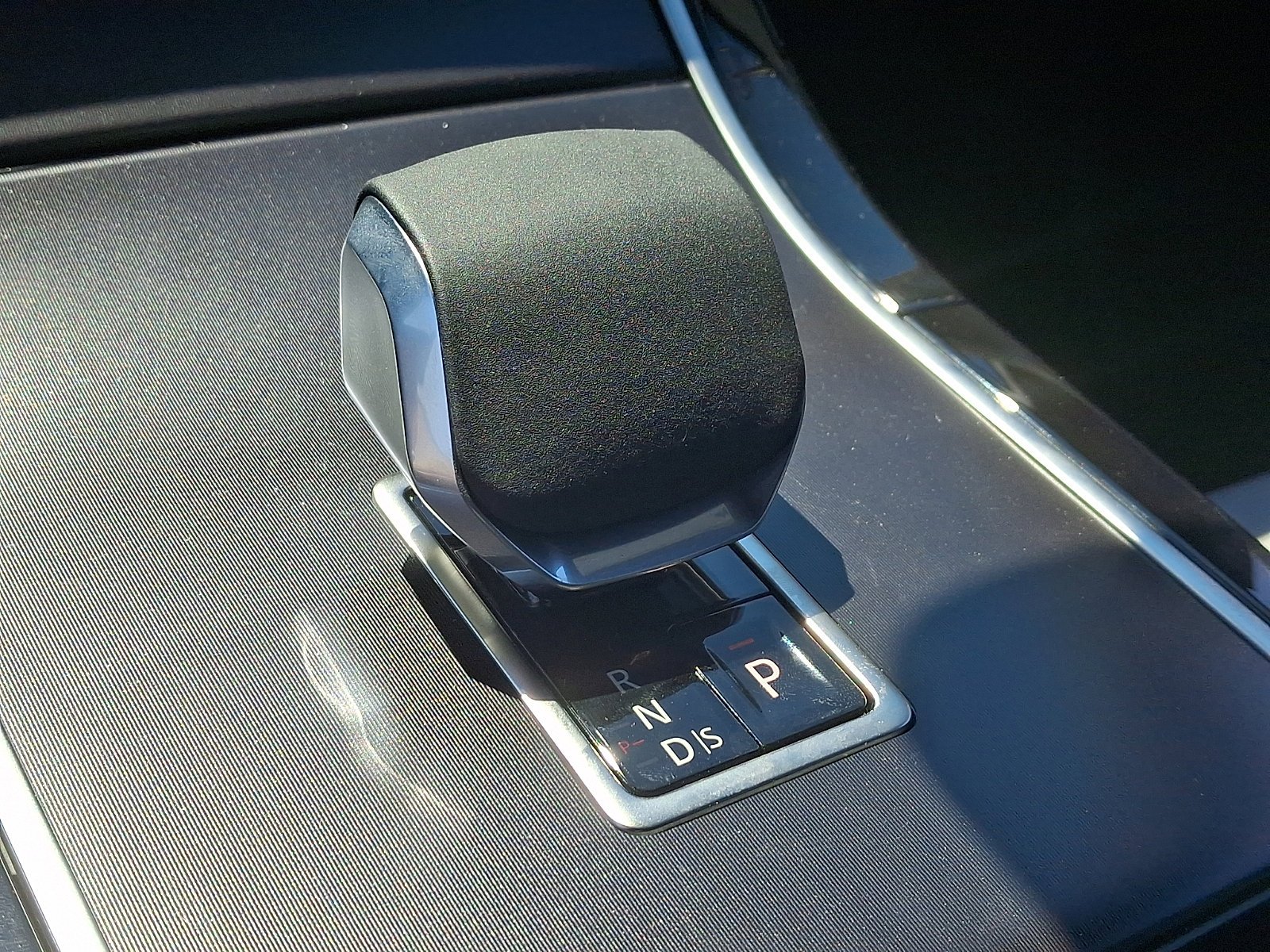 New 2026 Santorini Black Land Rover Belgravia Edition image 10