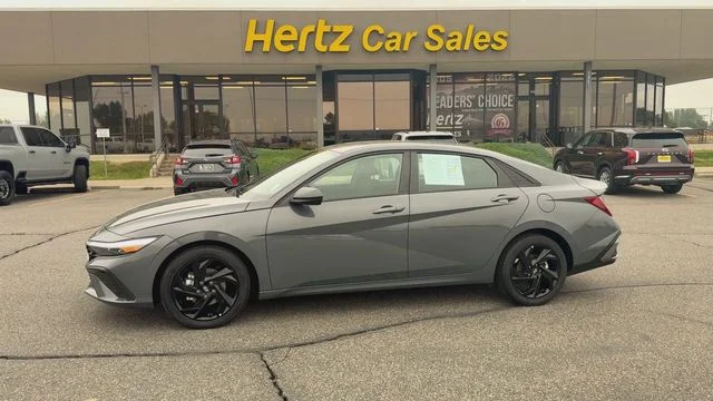 Used 2026 Gray Hyundai SEL Sport image 5
