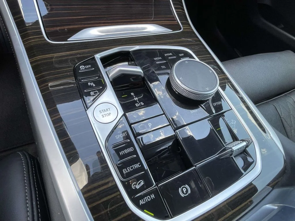 Used 2025 White BMW xDrive50e image 19