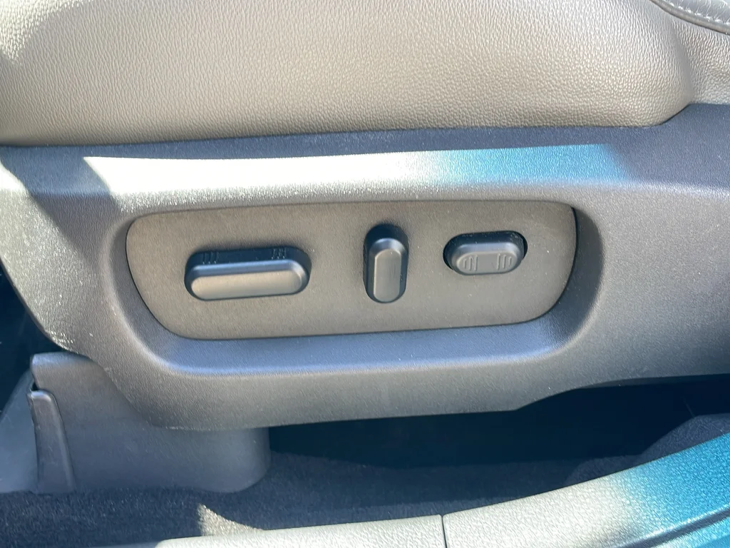 Used 2019 White Ford SEL image 18