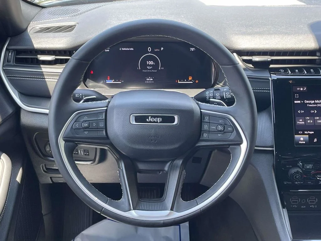 Used 2023 Black Jeep Altitude image 23