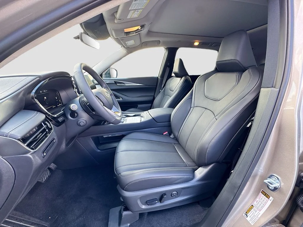 Certified Used 2026 Silver INFINITI LUXE image 23