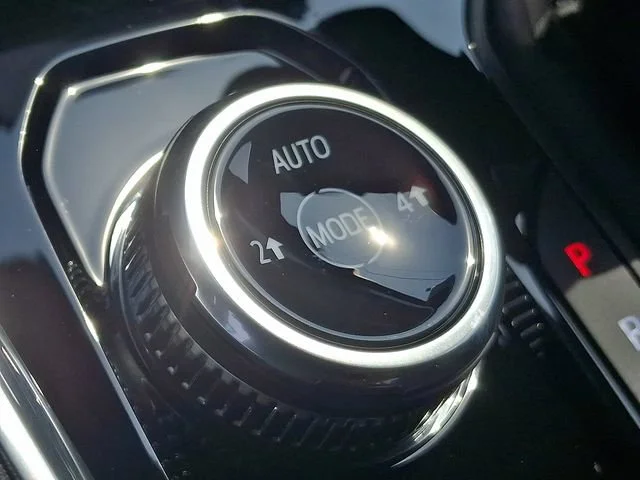New 2026 Summit White GMC Elevation image 18